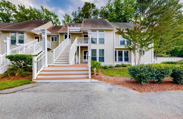 1st-floor Sea Colony Tennis condo with gym, & sauna
