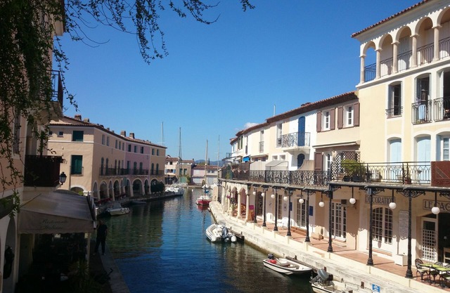 1st Floor Waterside Apartment-Superb Views.Beaches Nearby. Lift there.