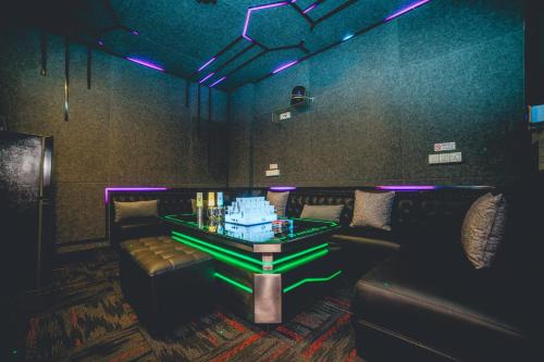 1Tebrau Luxury Family Karaoke Chill Room 2BR by Our Stay