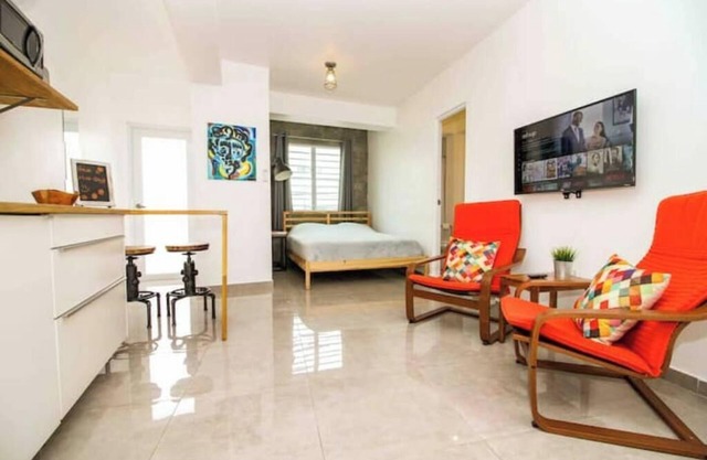 2.2 Loft w/balcony near Plaza Colon + restaurants
