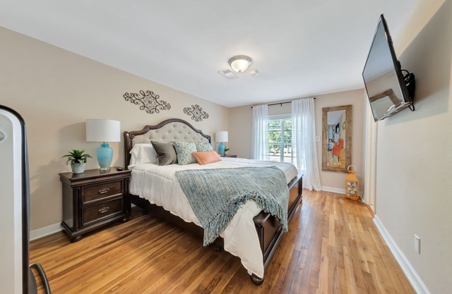2.6 miles to Med Center☀Washer & Dryer ☀King Bed☀Netflix☀4KTV☀