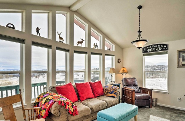 2-Acre Como Home w/ Mountain Views - Near Hiking!