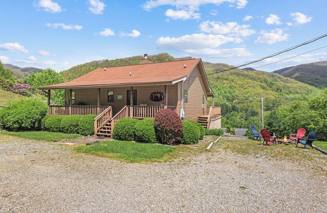 2 BD 2 BA Cozy, Single LV Cabin, Views, Covered Porch