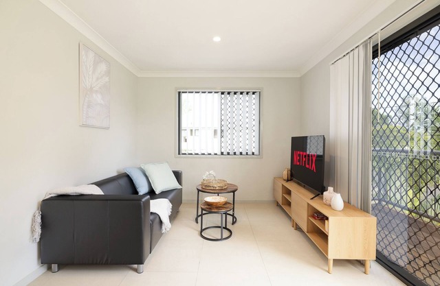 2 Bdr Apt! Next to Park! GST Credits! 373B2