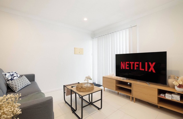 2 Bdr Apt! Spotless! Garage Parking! 216D2