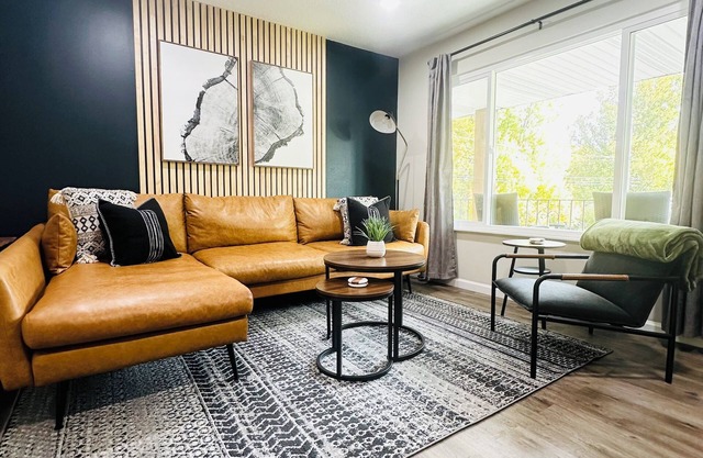 2 BDRM APT with Washer Dryer Patio and fireplace