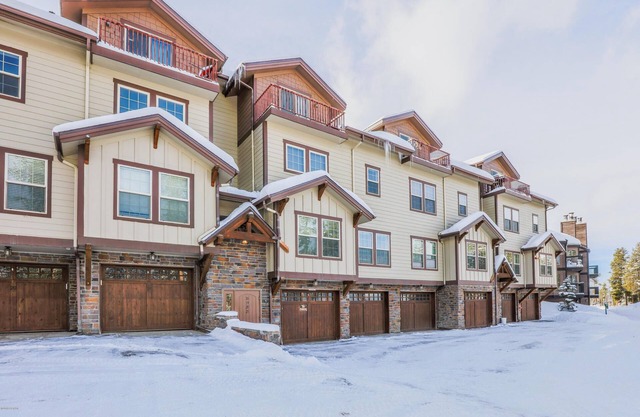 2 bed 2 bath Condo, Heated Garage on Winter Park Bus Route, Sleeps 6 comfortably