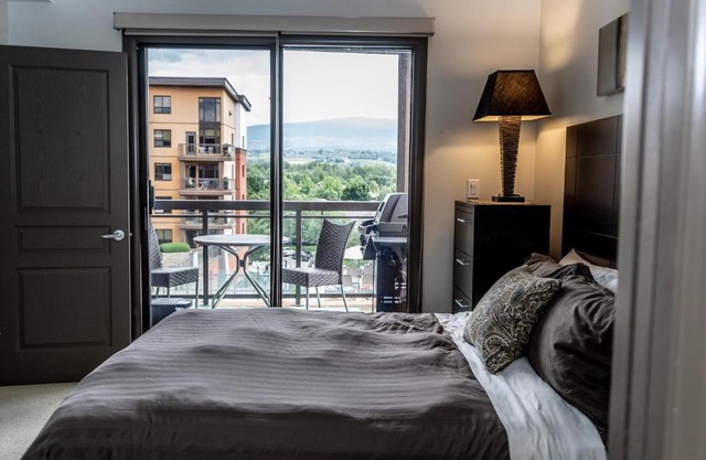 2 Bed 2 Bath Corner Unit Overlooking Pool #501
