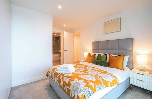 2 Bed 2 Bath Luxury Riverside Apt