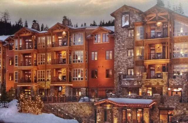 2 bed 2 Baths, Luxury Northstar ski lodge, short walk to gondola.