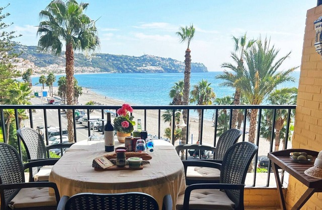 2 bed ap. next to beach with communal pool and lovely views