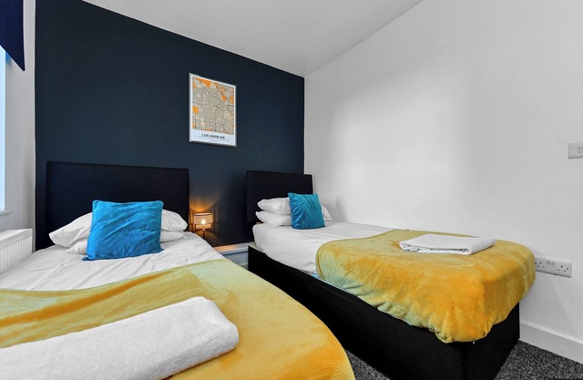 2-Bed Apartment Close to Town Centre and Transport