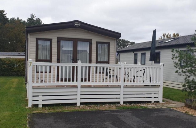 2-Bed Caravan - Oakdene Forest Park