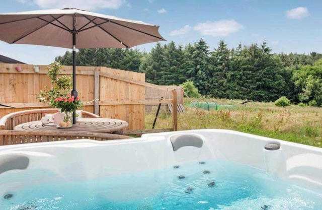 2 Bed Cottage - Hot Tub, Garden, Parking