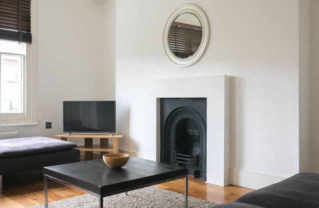 2 BED flat in Swiss Cottage (5min to Baker St)