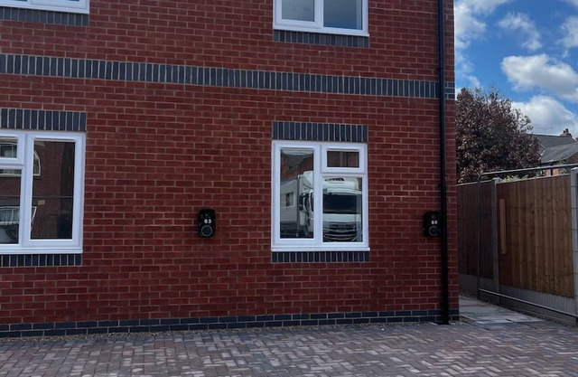 2 Bed Flat - Sleeps 8 - Pets - Garden - Parking