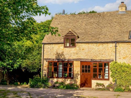 2 bed in Cirencester 48925