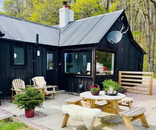 2 bed lodge with private hot tub in Aviemore
