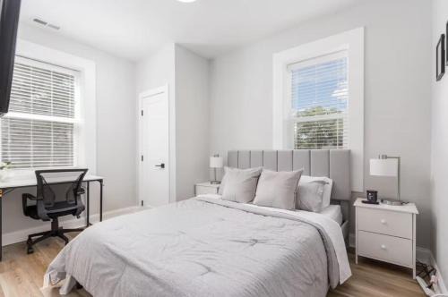 2-Bed Modern Apt in the heart of Pueblo with work space