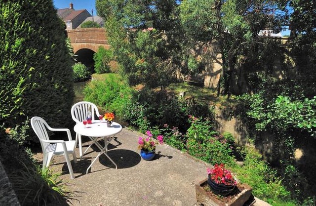 2 Bed Riverview Bridge House Apartment