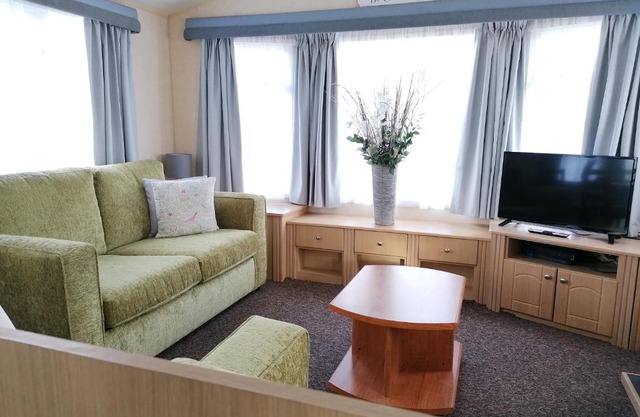 2 Bed Static Caravan @ Hoburne Devon Bay