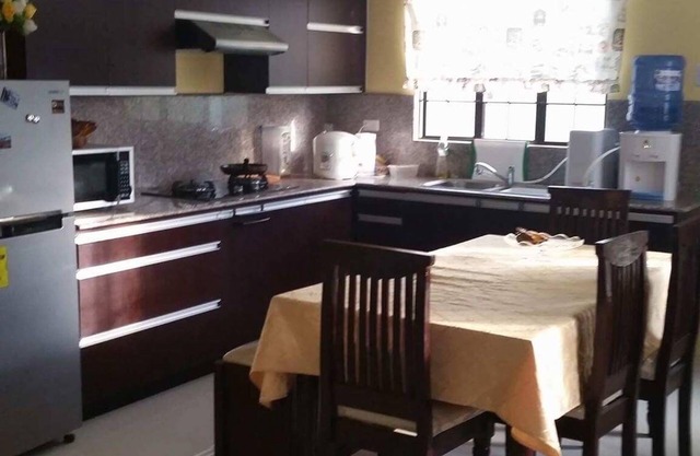 2 Bedroom, 1 Private Bathroom and 1 Common Bathroom with Equipped Kitchen & Wifi