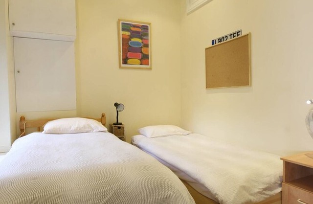 2 bedroom, 2 bathroom apartment in Notting Hill