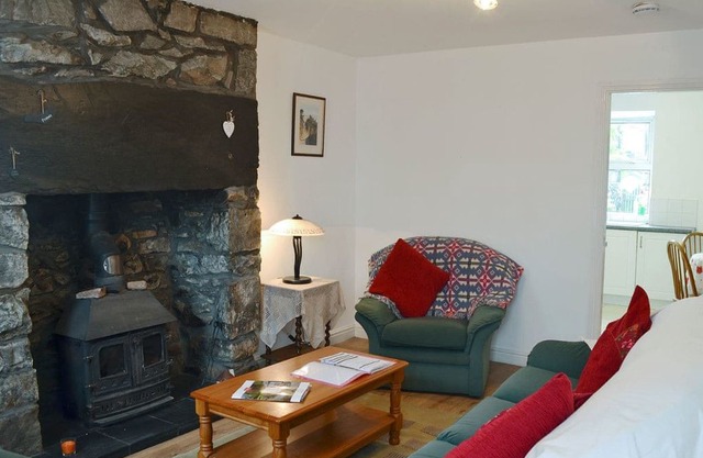 2 bedroom accommodation in Trawsfynydd, near Blaenau Ffestiniog