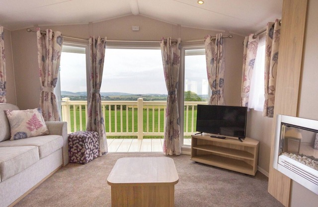 2 bedroom accommodation in Rookley Village