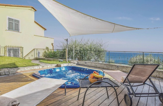 2 bedroom accommodation in Pieve Ligure (GE)