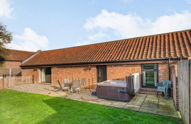 2 bedroom accommodation in Dilham, near North Walsham