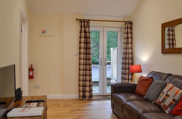 2 bedroom accommodation in Wisborough Green, near Billingshurst