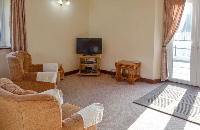 2 bedroom accommodation in Shipton Gorge