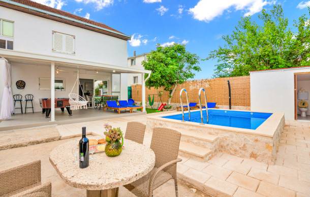 2 bedroom accommodation in Metkovic