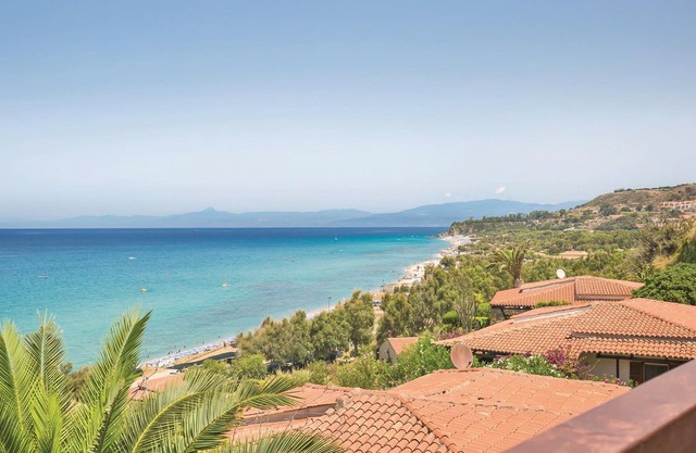 2 bedroom accommodation in Parghelia VV