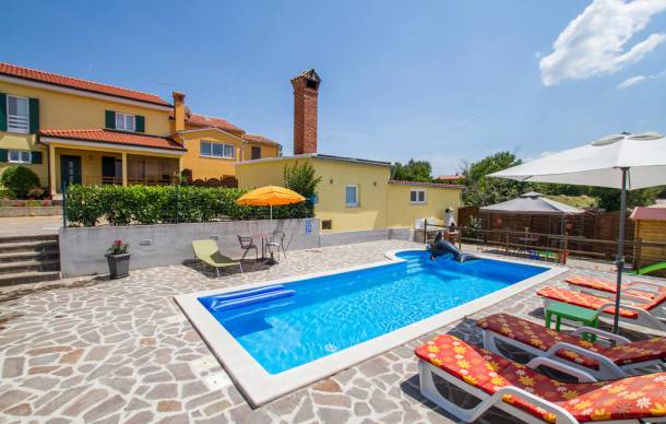 2 bedroom accommodation in Labin