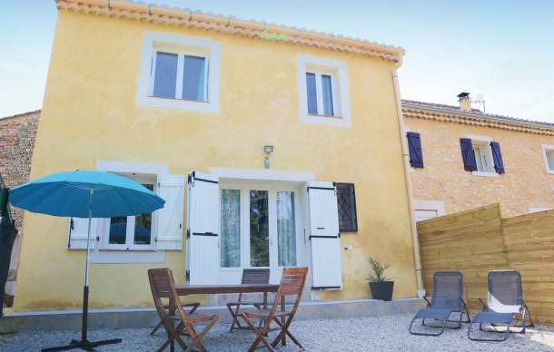 2 bedroom accommodation in Sablet