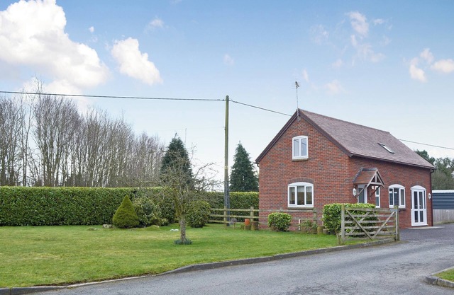 2 bedroom accommodation in Kingsland, near Leominster