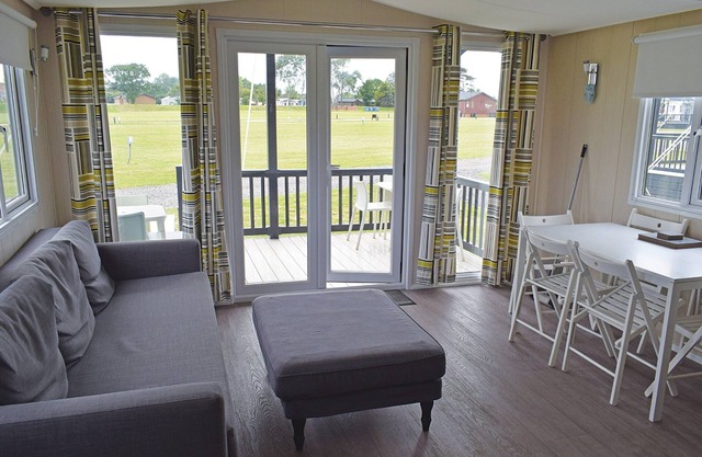 2 bedroom accommodation in Lowestoft