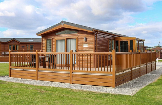 2 bedroom accommodation in Sproatley
