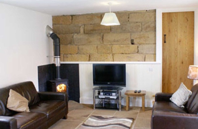 2 bedroom accommodation in Castleton