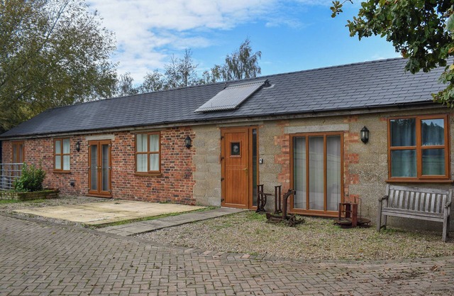 2 bedroom accommodation in Ashford