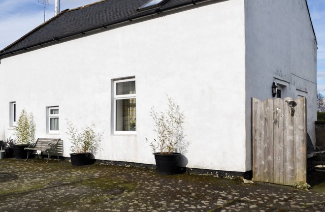 2 bedroom accommodation in Whinnyhill, near Dumfries
