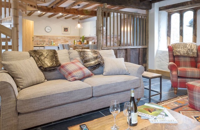 2 bedroom accommodation in Holmcombe Burnell Barton, near Exeter