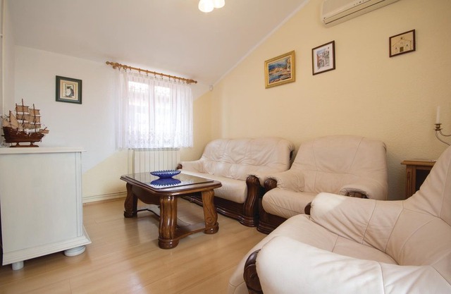 2 bedroom accommodation in Kavran