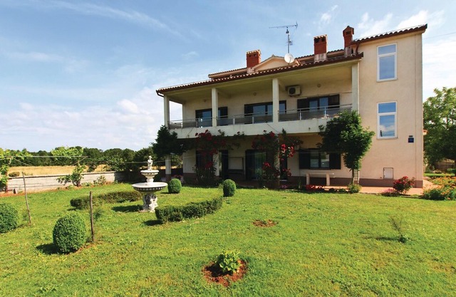 2 bedroom accommodation in Muntic
