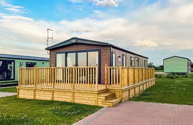 2 bedroom accommodation in Tunstall, Nr Hull