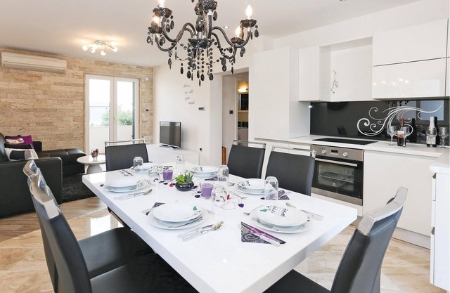 2 bedroom accommodation in Solin