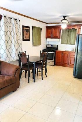 2 bedroom apartmen in the heart of west end!