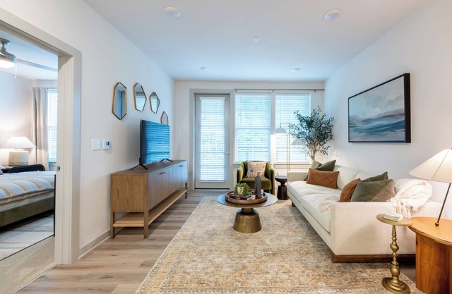 2 Bedroom Apartment-Across the River from Neyland Stadium-2506